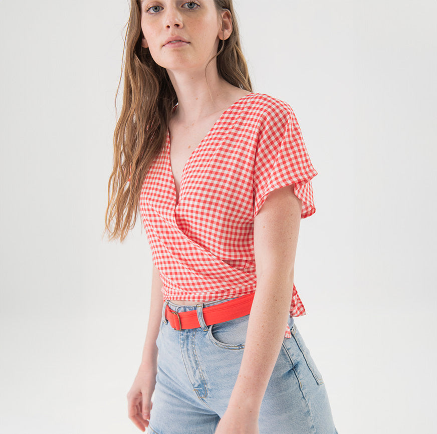 Kit de costura blusa cruzada Olivia vichy rojo y blanco