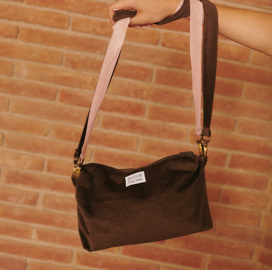 Bolso LOLA a cuadros negros y blancos con tiras de color amarillo forforescente hecho con el kit de costura de Boboli by Me