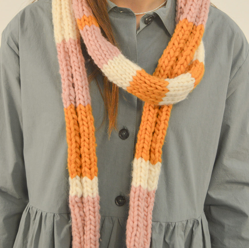 KIT PARA TEJER BUFANDA COLOUR BLOCK ILMA CRUDO MOSTAZA Y ROSA