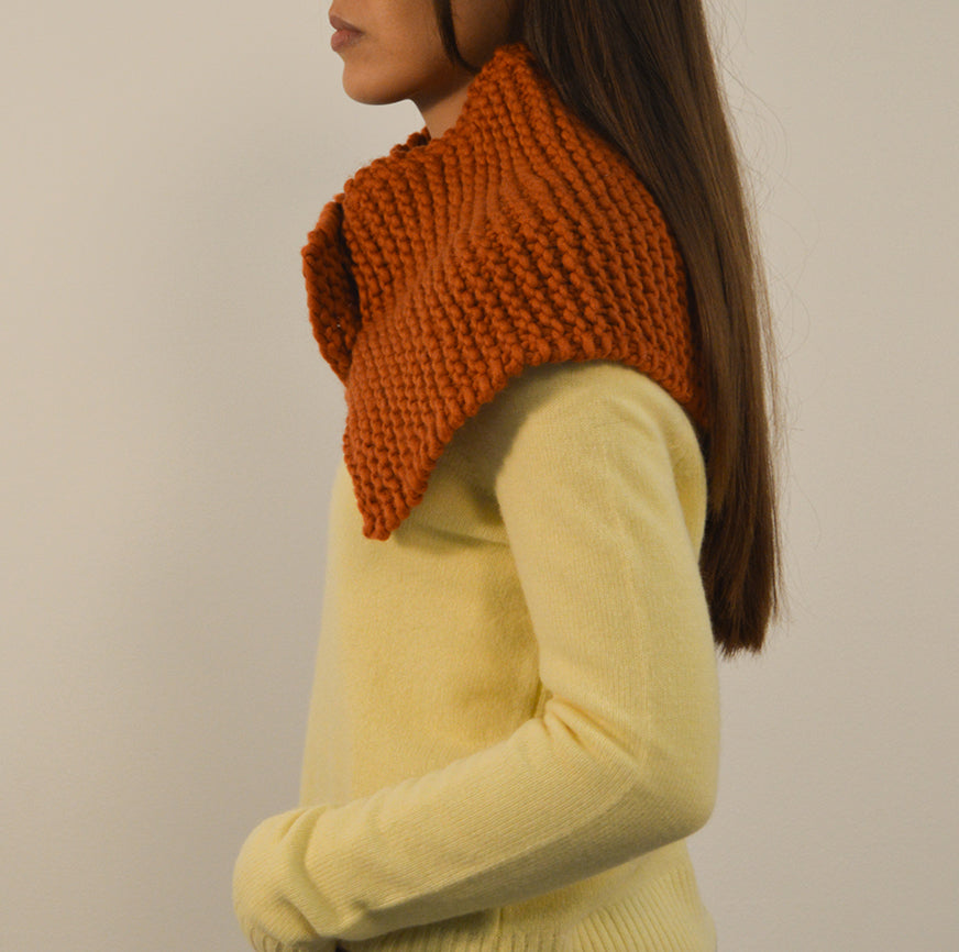 KIT PER LAVORARE A MAGLIA COLLO CON BOTTONI SORA RUGGINE