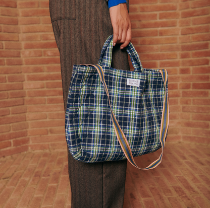 KIT DE COUTURE EIRA SAC MATELASSÉ À CARREAUX ÉCOSSAIS BLEUS ET VERTS