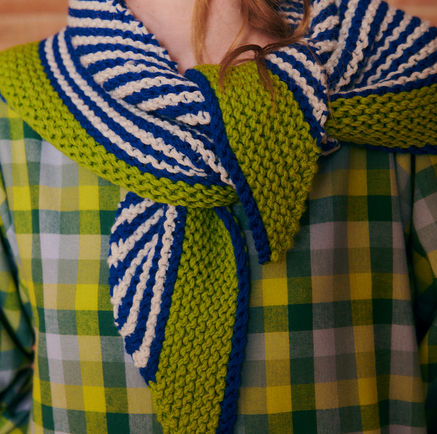 KIT PARA TEJER PAÑOLETA AURA VERDE LISTADA EN AZUL KLEIN Y GRIS