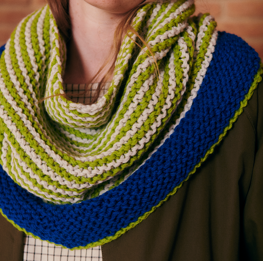 KIT PARA TEJER PAÑOLETA AURA AZUL KLEIN LISTADA EN VERDE Y GRIS